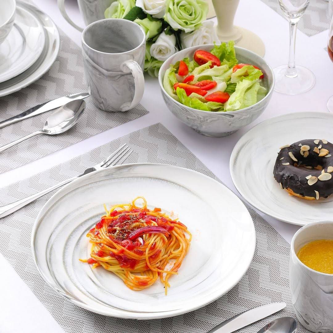 16 Piece Red Dinnerware Set N985609