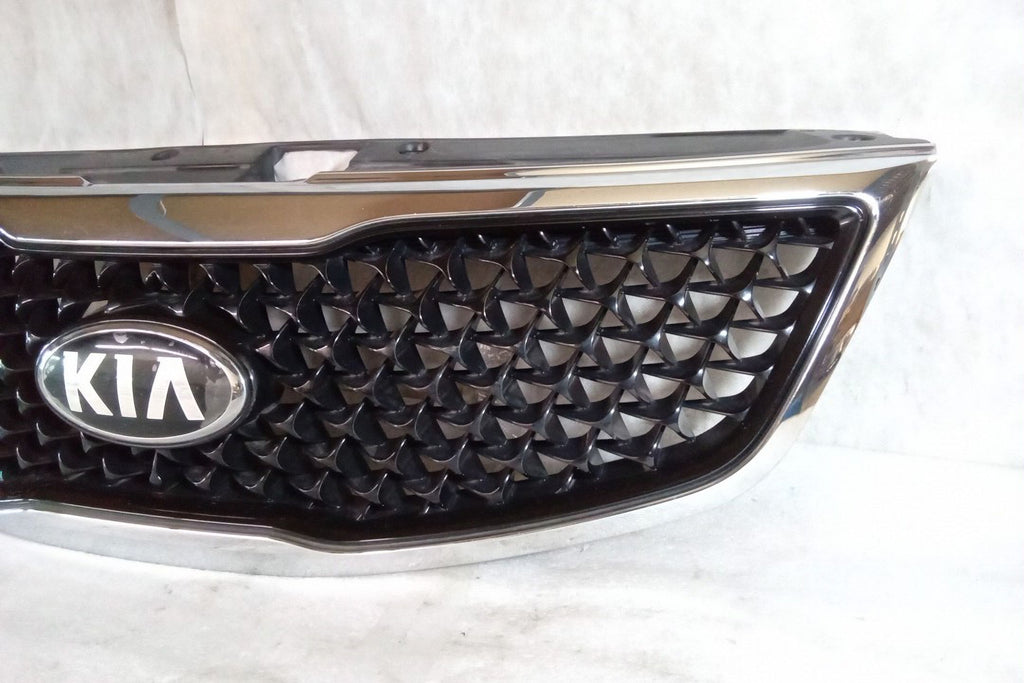 Pre-Owned 2015 Kia Sportage Upper Black Grill with Chrome Surround Y2690