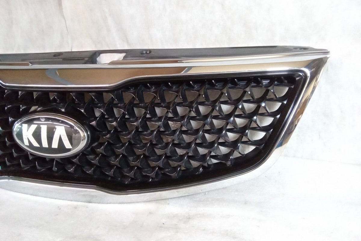 Pre-Owned 2015 Kia Sportage Upper Black Grill with Chrome Surround Y2690