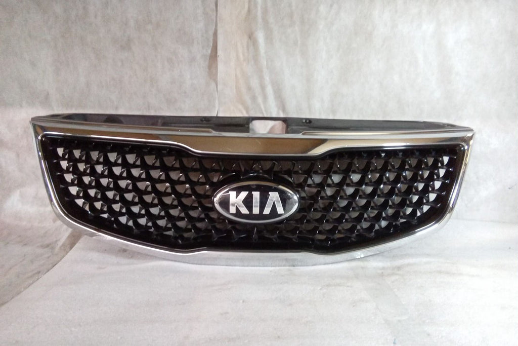 Pre-Owned 2015 Kia Sportage Upper Black Grill with Chrome Surround Y2690