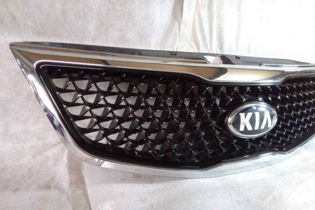 Pre-Owned 2015 Kia Sportage Upper Black Grill with Chrome Surround Y2690