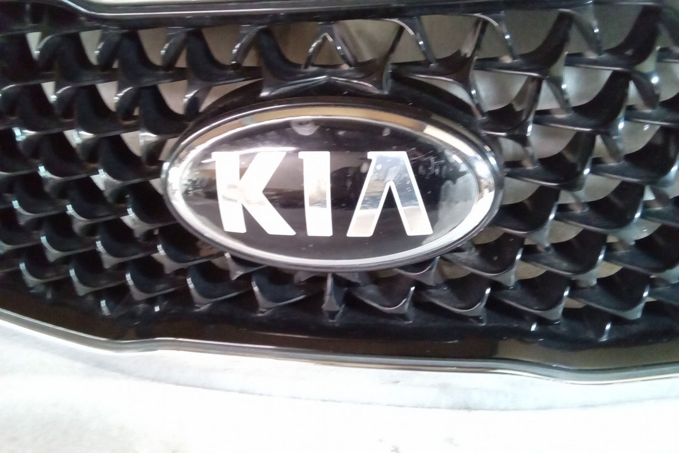 Pre-Owned 2015 Kia Sportage Upper Black Grill with Chrome Surround Y2690