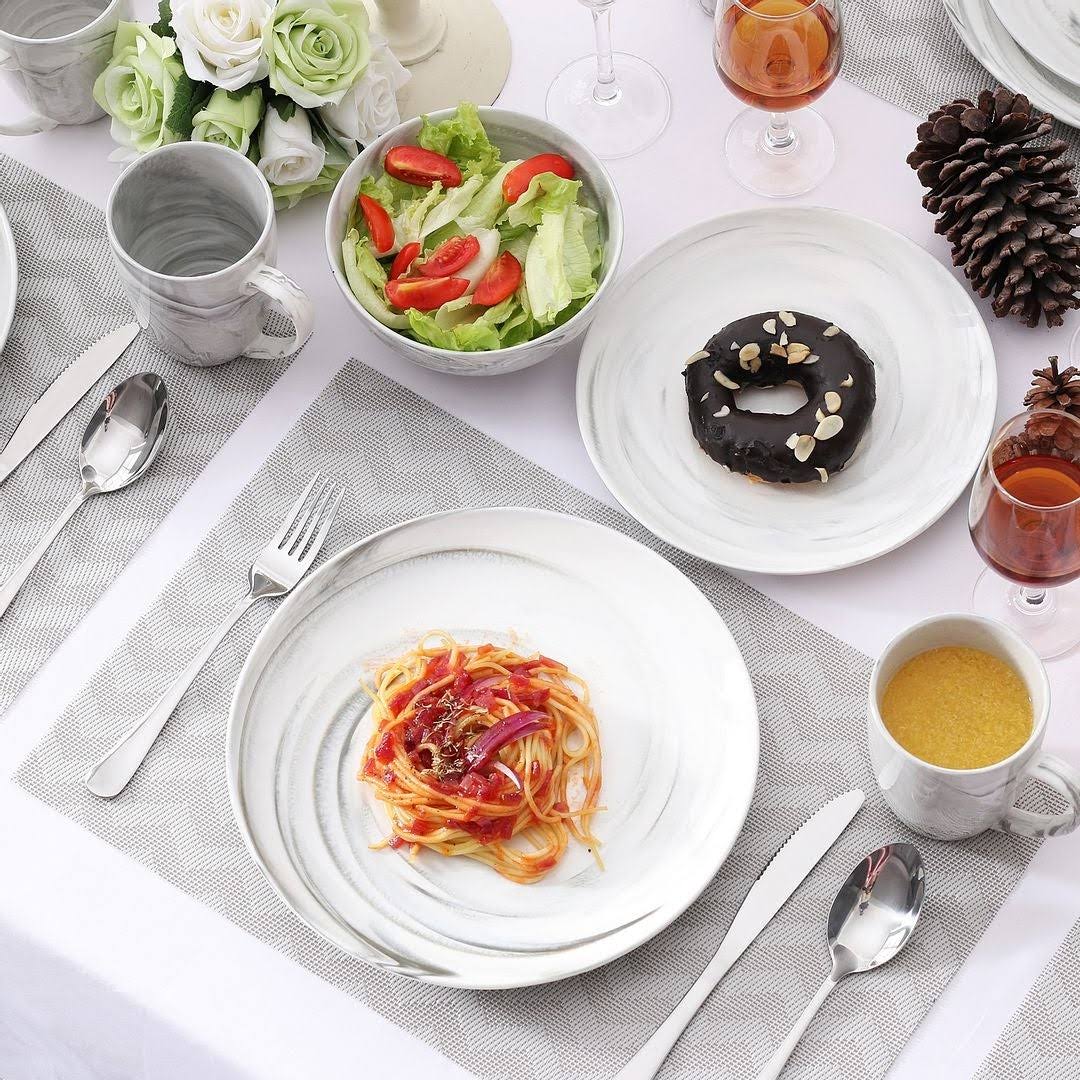 16 Piece Red Dinnerware Set N985609