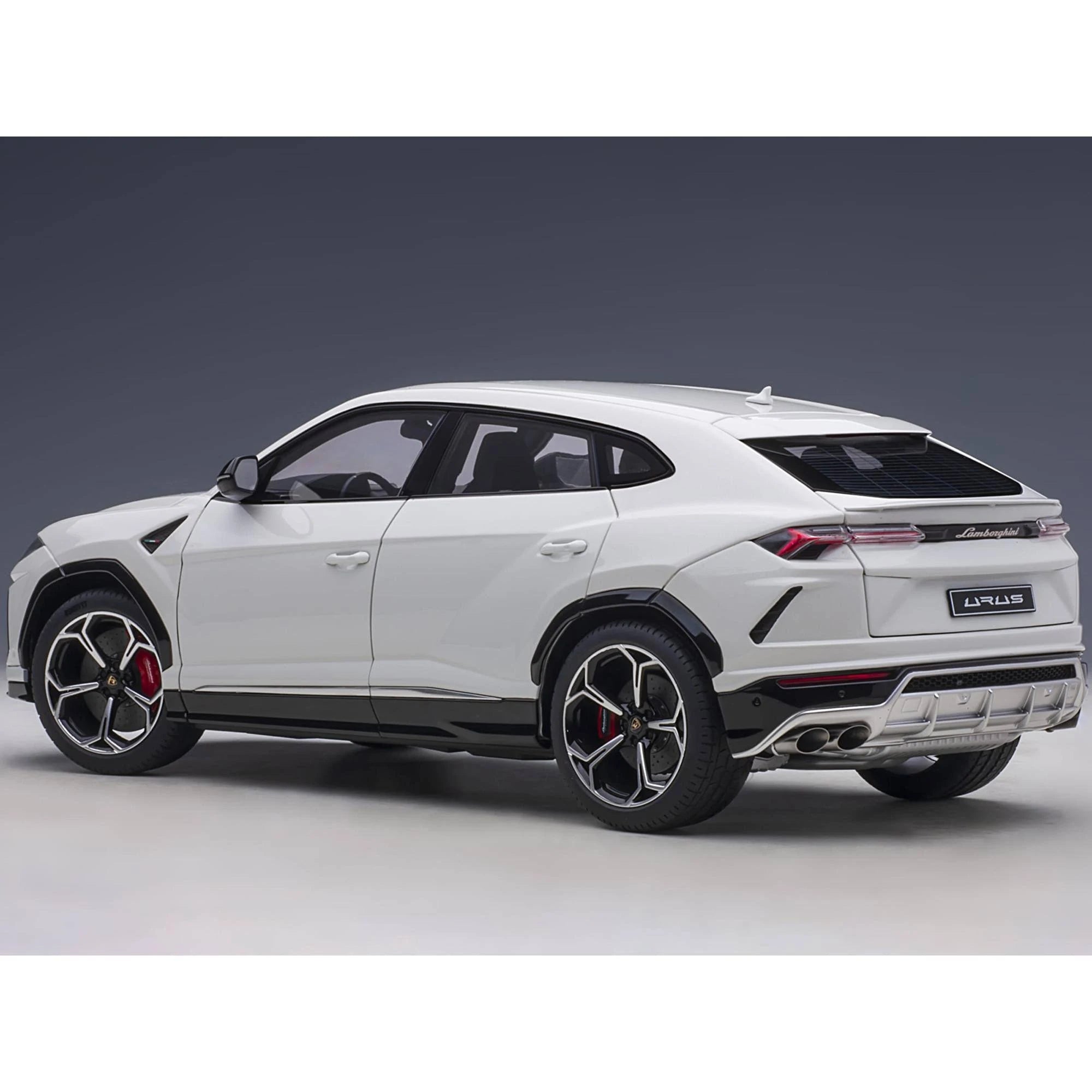 1/18 White Metallic Model Car I762