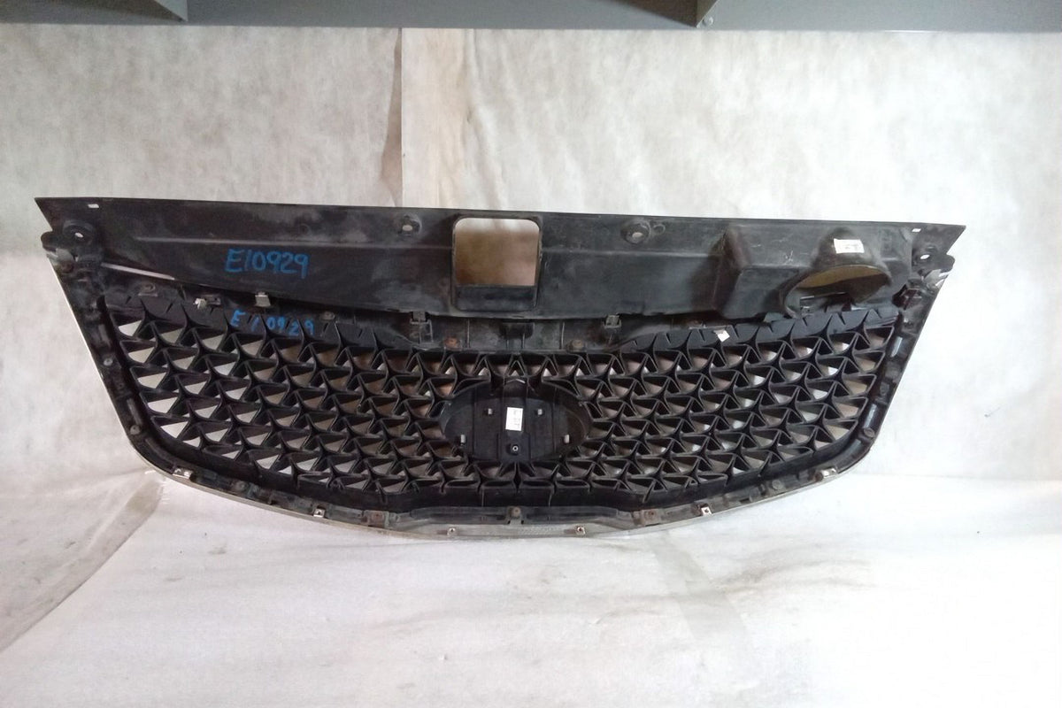 Pre-Owned 2015 Kia Sportage Upper Black Grill with Chrome Surround Y2690