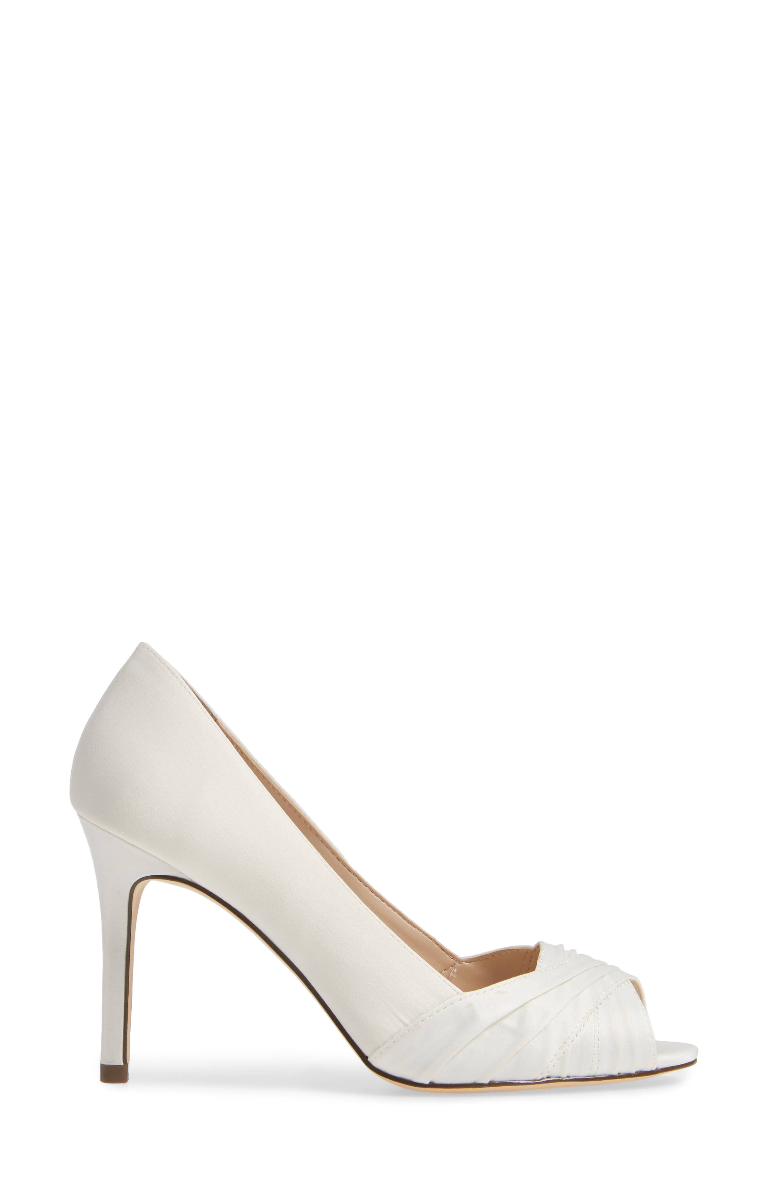 Taupe Satin Pump I43937