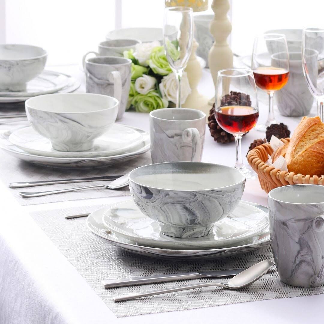 16 Piece Red Dinnerware Set N985609